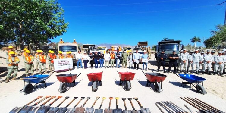 DAN INICIO A TRABAJOS DE LIMPIEZA Y DESAZOLVE DE ARROYOS EN LOS CABOS