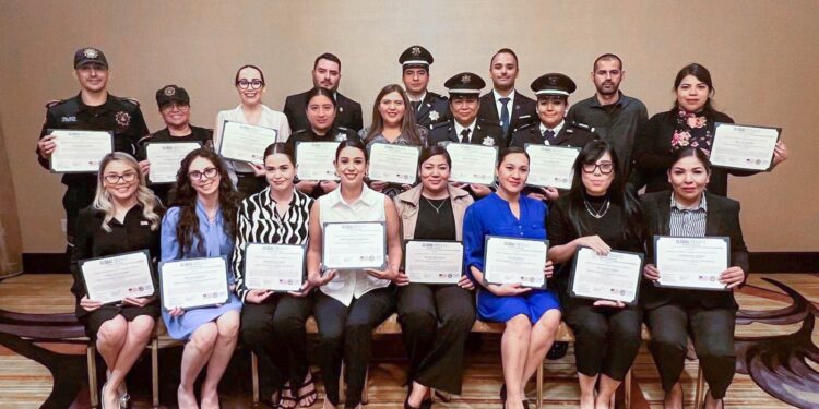 RECIBEN ELEMENTOS DE LA UNIDAD DE ATENCIÓN A VÍCTIMAS CAPACITACIÓN EN EL EXTRANJERO