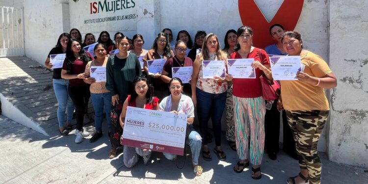 INICIA ENTREGA DE APOYOS DEL PROGRAMA CRÉDITOS A MUJERES EMPRENDEDORAS EN LA PAZ