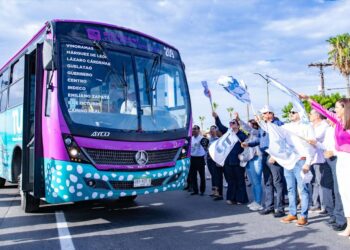 Presidenta Municipal Milena Quiroga, dio banderazo de arranque a las nuevas unidades Tiburones Urbanos del Sistema Municipal de Transporte en La Paz