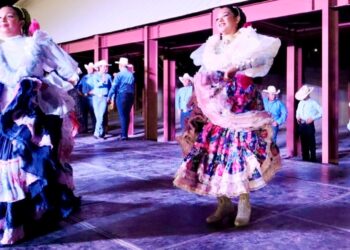 Presentan cuadros artísticos del Programa Impulso en la entrega del CDM “El Piojillo”