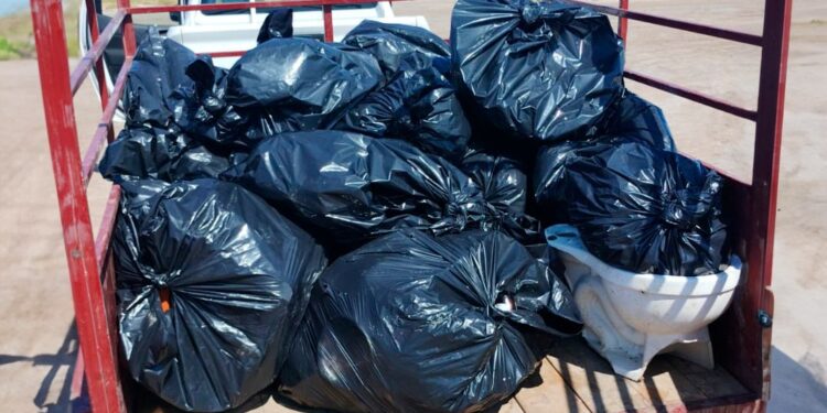 Recolectan más de 92 kilogramos de residuos en playa El Comitán