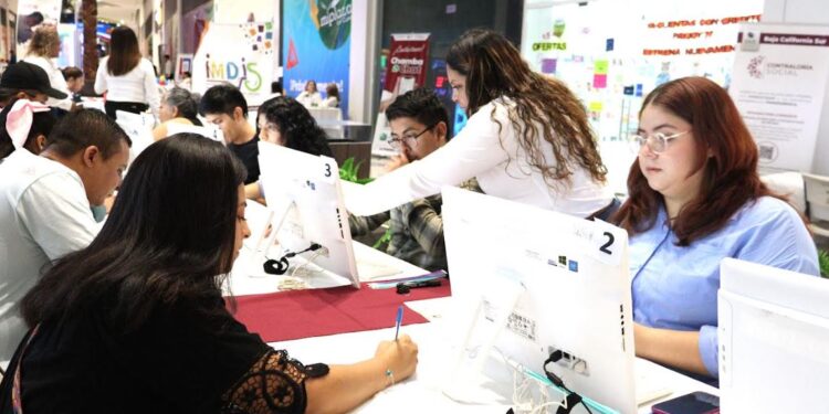 MÁS DE 200 PERSONAS ASISTIERON A LA FERIA DE EMPLEO DE LA JUVENTUD EN LOS CABOS