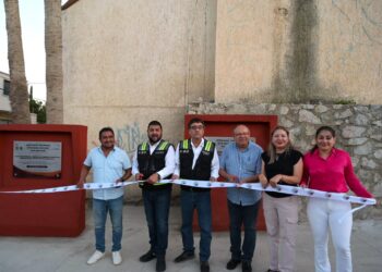 Alcalde de Los Cabos Oscar Leggs Castro realiza la entrega formal de 3 calles pavimentadas en CSL