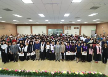 UABCS celebra la entrega de 418 documentos de egreso en nueva ceremonia de graduación