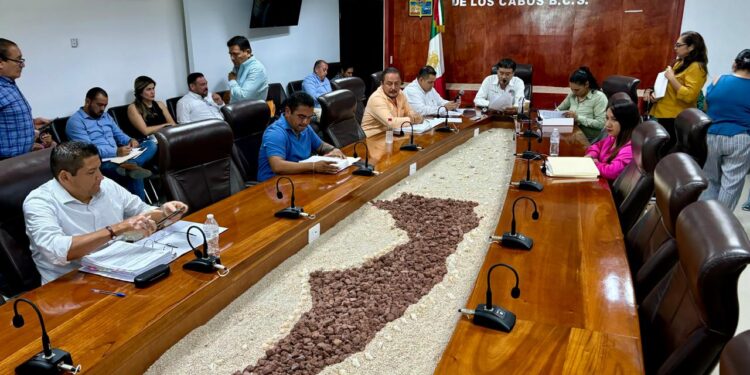 Señala alcalde Oscar Leggs Castro de irresponsables por ausencia a la mayoría del Cabildo de Los Cabos