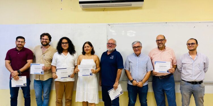 Entregan en la UABCS premios universitarios de Poesía, Cuento y Ensayo 