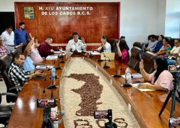 Cabildo de Los Cabos toma protesta al regidor Roberto Macías López
