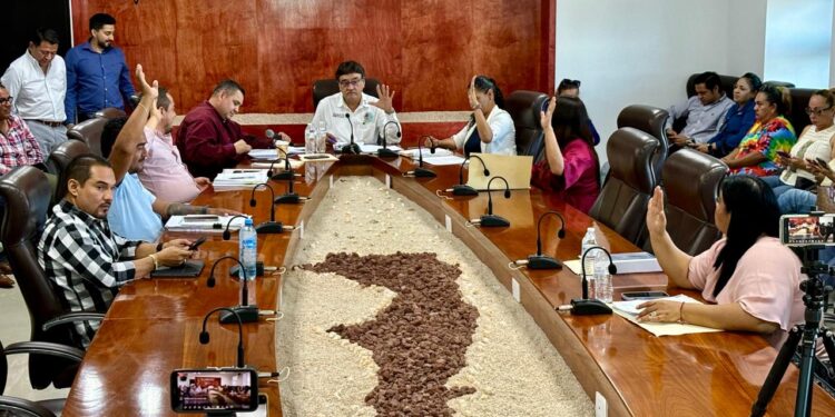 Cabildo de Los Cabos toma protesta al regidor Roberto Macías López