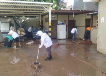 Realiza IMSS BCS trabajos de limpieza y desinfección tras el paso de la Tormenta Tropical Ileana.