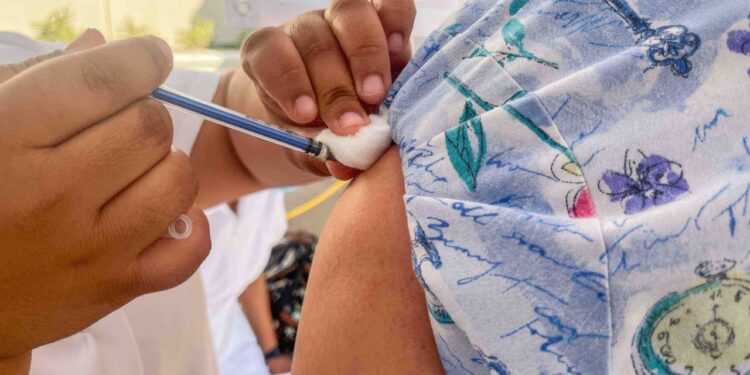 Realiza IMSS Baja California Sur, campaña de vacunación contra el VPH