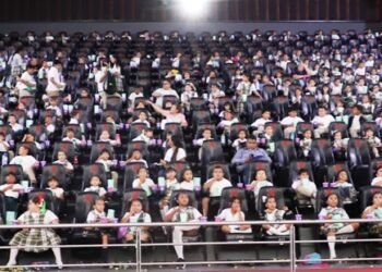 Brinda DIF La Paz función de cine gratis a 600 estudiantes de La Paz