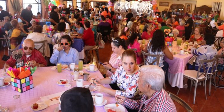 Celebra DIF Municipal La Paz el “Día de los Abuelos” con desayuno