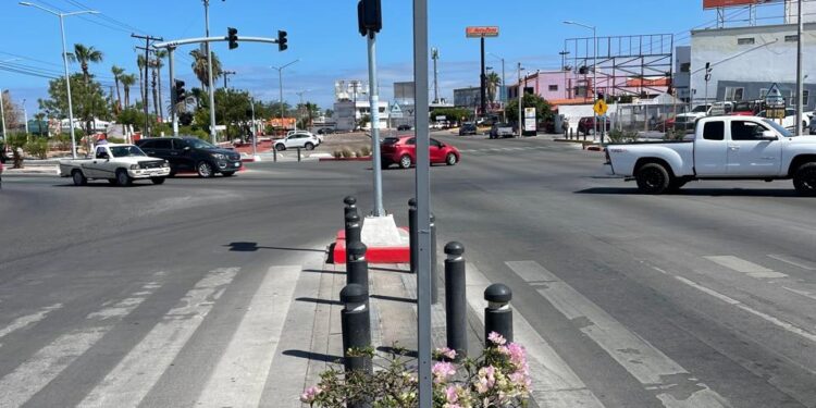 Dar vuelta en U no es permitida en avenidas y bulevares con semáforo y/o señalamiento 