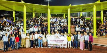 Entrega Alcaldesa Milena Quiroga 200 becas a deportistas destacados de La Paz