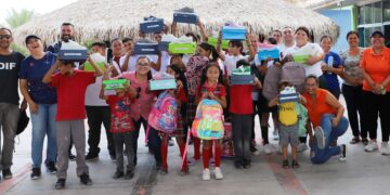Entrega DIF La Paz apoyos a los habitantes de Los Dolores