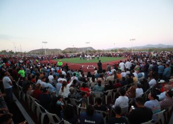 ASISTE GOBERNADOR DE BCS A LA INAUGURACIÓN DEL CENTRO DEPORTIVO MUNICIPAL “EL PIOJILLO” EN LA PAZ