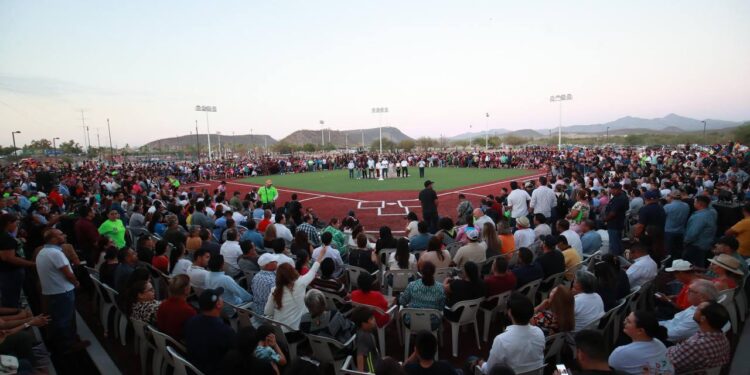 ASISTE GOBERNADOR DE BCS A LA INAUGURACIÓN DEL CENTRO DEPORTIVO MUNICIPAL “EL PIOJILLO” EN LA PAZ