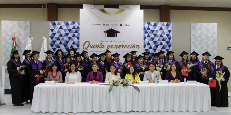 RECIBEN CERTIFICADO DE PREPARATORIA USUARIAS DEL CENTRO DE JUSTICIA PARA LAS MUJERES 