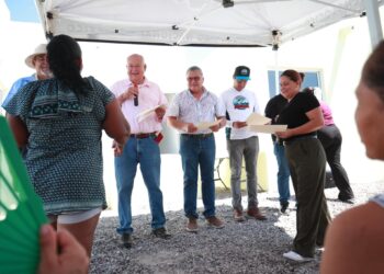 CUMPLE VÍCTOR MANUEL CASTRO COSÍO CON LA ENTREGA DE VIVIENDAS PARA SANTA ROSALÍA Y SAN JOSÉ DE MAGDALENA