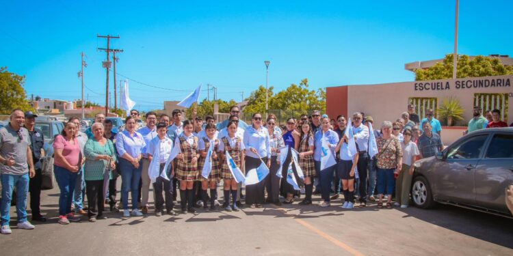 ENTREGA ALCALDESA OBRA DE PAVIMENTACIÓN DE LA CALLE DE LA SECUNDARIA TÉCNICA #24