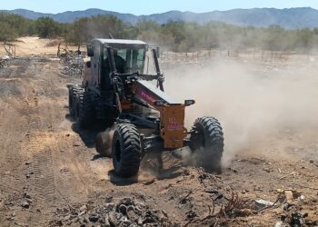 Realizan mantenimiento en tiraderos a cielo abierto en Los Planes y Agua Amarga