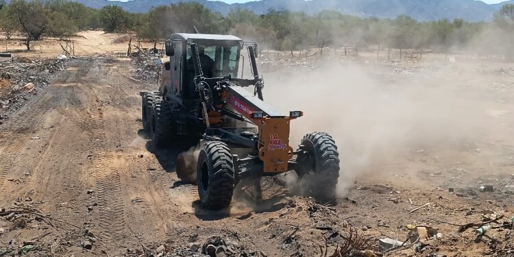 Realizan mantenimiento en tiraderos a cielo abierto en Los Planes y Agua Amarga