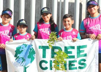 Reforestan niños del programa Impulso zona en la nueva planta potabilizadora de La Paz