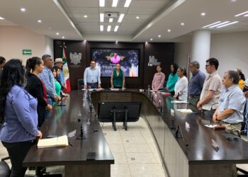 Rinden protesta los miembros del Comité de Ordenamiento Ecológico Local (COEL) en La Paz