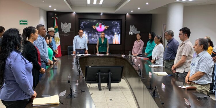 Rinden protesta los miembros del Comité de Ordenamiento Ecológico Local (COEL) en La Paz