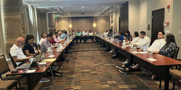 Se instala el nuevo Consejo Directivo de la Asociación de Empresas Hoteleras y Turísticas de La Paz (EMPRHOTUR), para el periodo 2024-2026