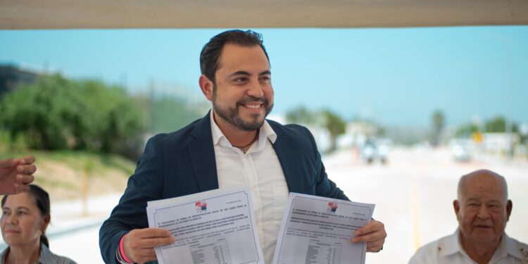 Reconoce alcalde Christian Agúndez Gómez esfuerzo que realiza el FOIS con la entrega de 2 obras de pavimentación en Los Cabos