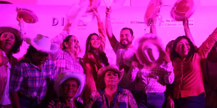 Marchan para concientizar y luchar contra el Cáncer de Mama en Los Cabos