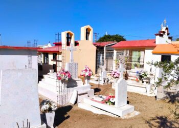 Gobierno de Los Cabos trabaja en la limpieza de panteones en CSL