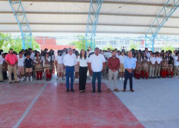Autoridades y estudiantes de CSL conmemoran medio siglo de la conversión de territorio a estado de Baja California Sur