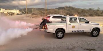 Refuerza la Dirección Municipal de Salud estrategias de fumigación para combatir el dengue en Los Cabos