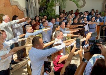 Protestan personas titulares de las direcciones generales y administrativas del XV Ayuntamiento de Los Cabos