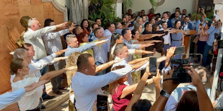 Protestan personas titulares de las direcciones generales y administrativas del XV Ayuntamiento de Los Cabos