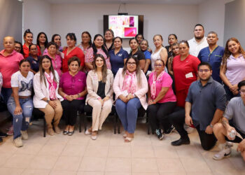 Capacitan al personal del DIF Los Cabos en autoexploración y detección del cáncer de mama