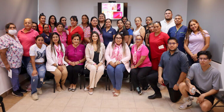 Capacitan al personal del DIF Los Cabos en autoexploración y detección del cáncer de mama