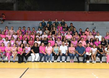 Compartió fraterna Master Class de Zumba presidenta del SMDIF Sol Delgado con mujeres de Los Cabos
