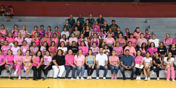 Compartió fraterna Master Class de Zumba presidenta del SMDIF Sol Delgado con mujeres de Los Cabos
