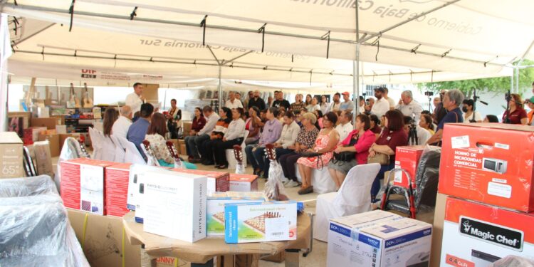 Equipan las “Casa de Día, Casa de la Alegría”, de Los Cabos, con artículos entregados por el Sistema Nacional DIF