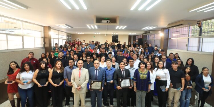 UABCS recibe acreditación para programas de Economía y Negocios e Innovación Económica por parte del CONACE