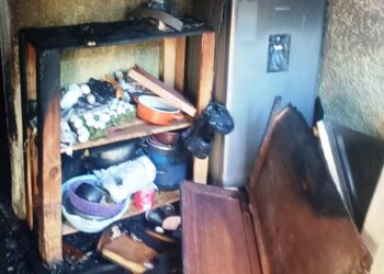 Atienden Bomberos incendio en la colonia Centro de La Paz
