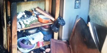 Atienden Bomberos incendio en la colonia Centro de La Paz