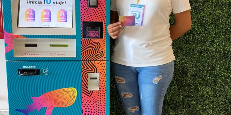 Instalan cajeros para recargar las tarjetas del transporte público “Tiburón Urbano”