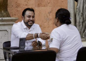 RECIBE CHRISTIAN AGÚNDEZ A FAMILIAS CABEÑAS EN AUDIENCIAS PÚBLICAS