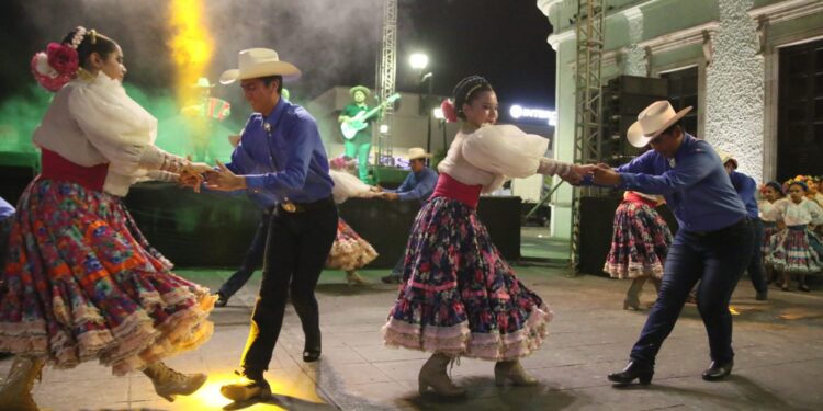 Compositora sudcaliforniana recibe reconocimiento por su trayectoria artística
