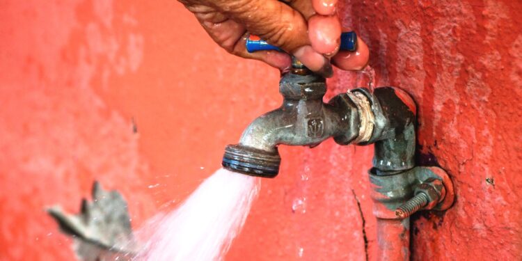 Cumple OOMSAPAS con entrega de agua a 98 colonias de La Paz el 10 de octubre